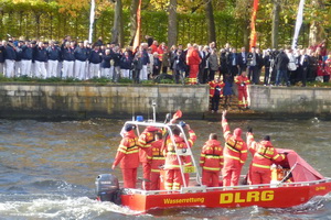 Shanty-Chor Berlin - Oktober 2013 - 100 Jahre DLRG - Bootskorso (Foto: Christian Geisler)